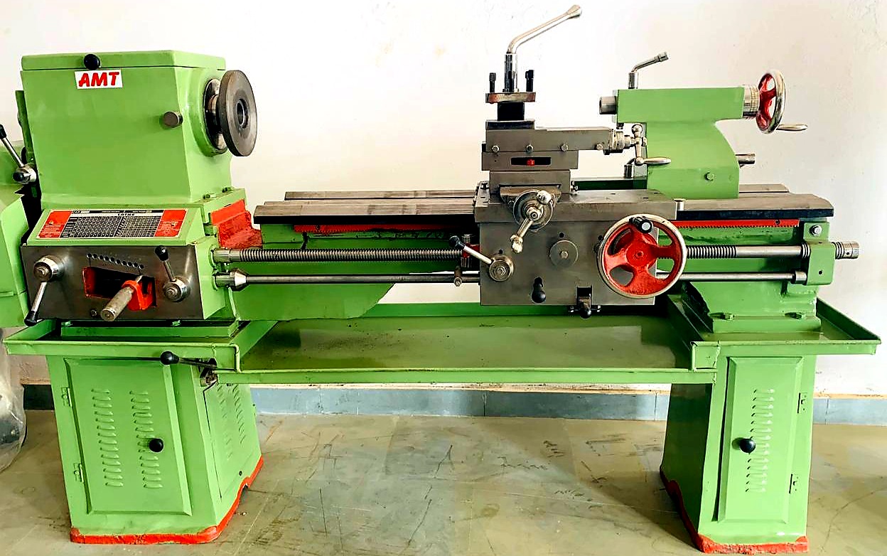 MEDIUM DUTY LATHE MACHINE TOOL ROOM